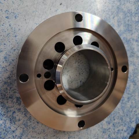 가공된 금속 부품의 근접 사진